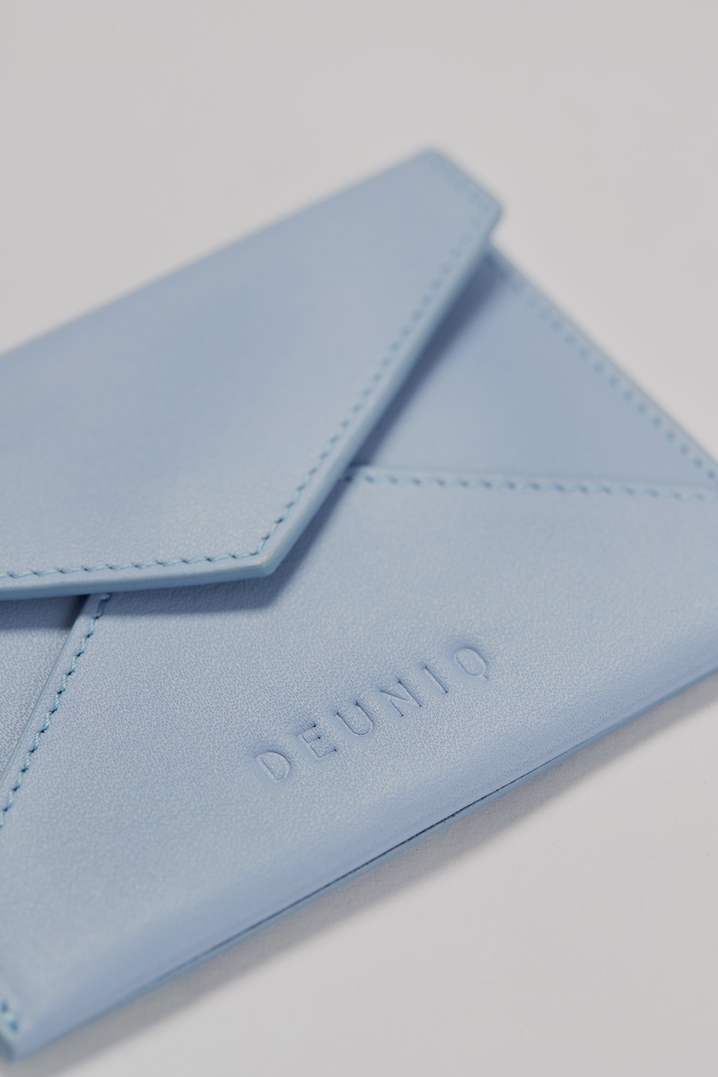 Q AQUA CARD HOLDER