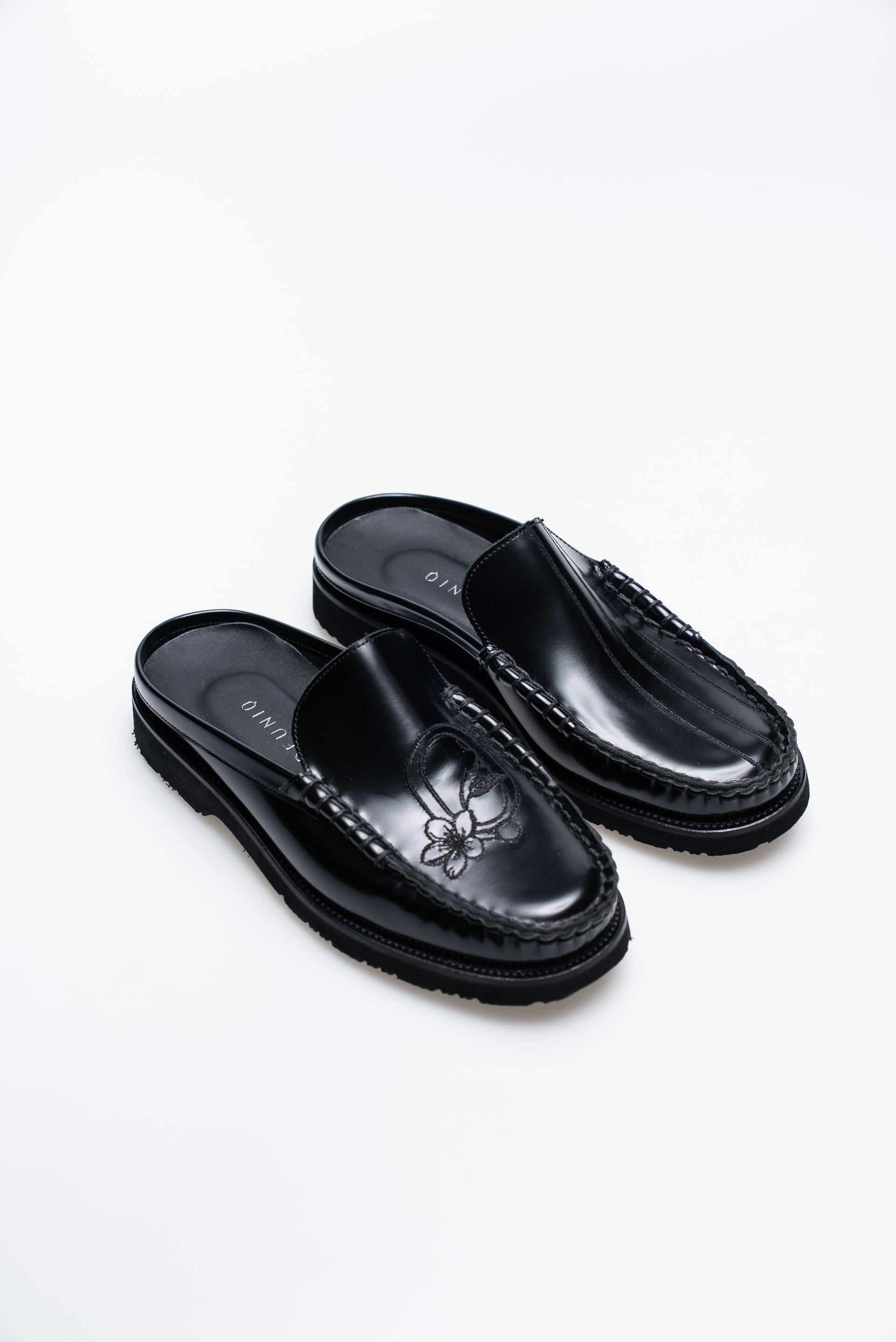 PAREL EMBROIDERED BLACK LOAFER MULE