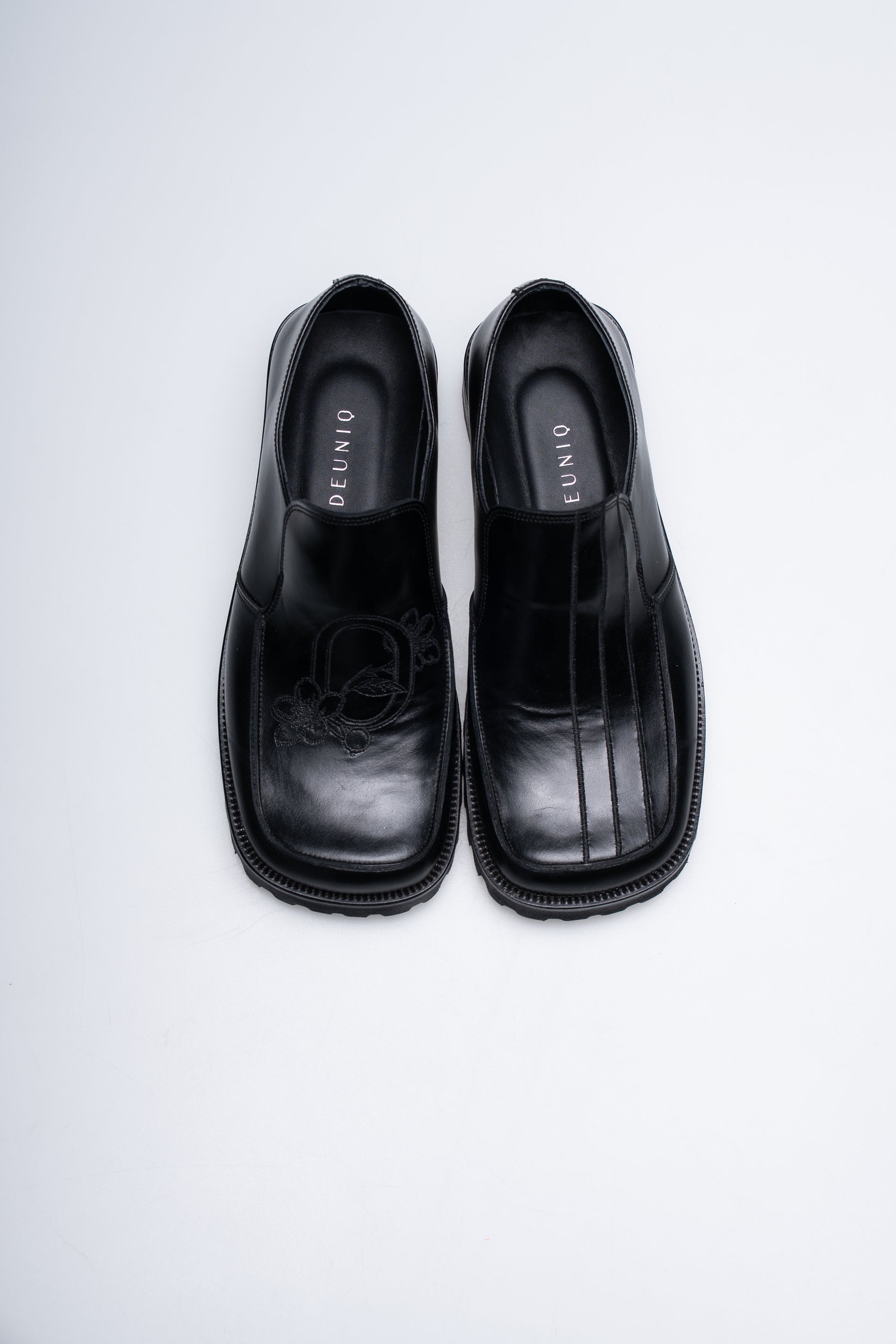 PAREL EMBROIDERED BLACK SHOE