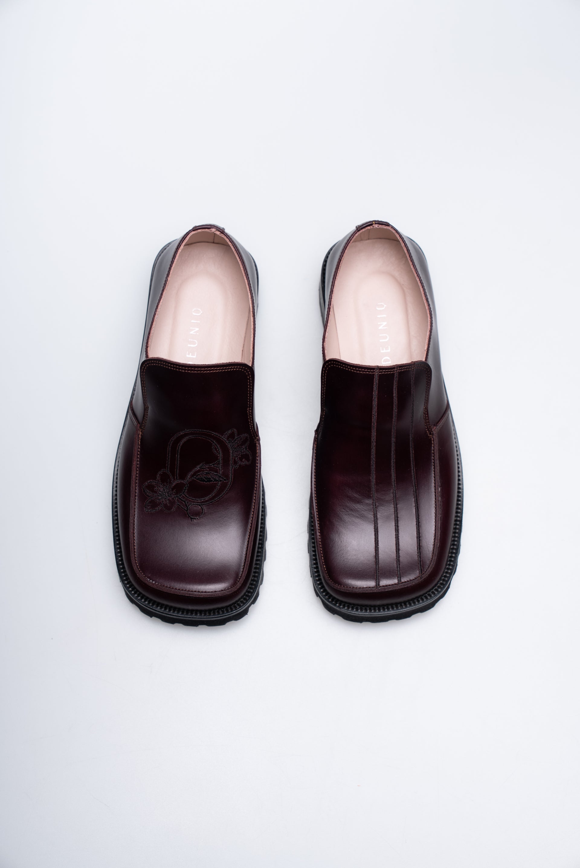 PAREL EMBROIDERED BURGUNDY SHOE
