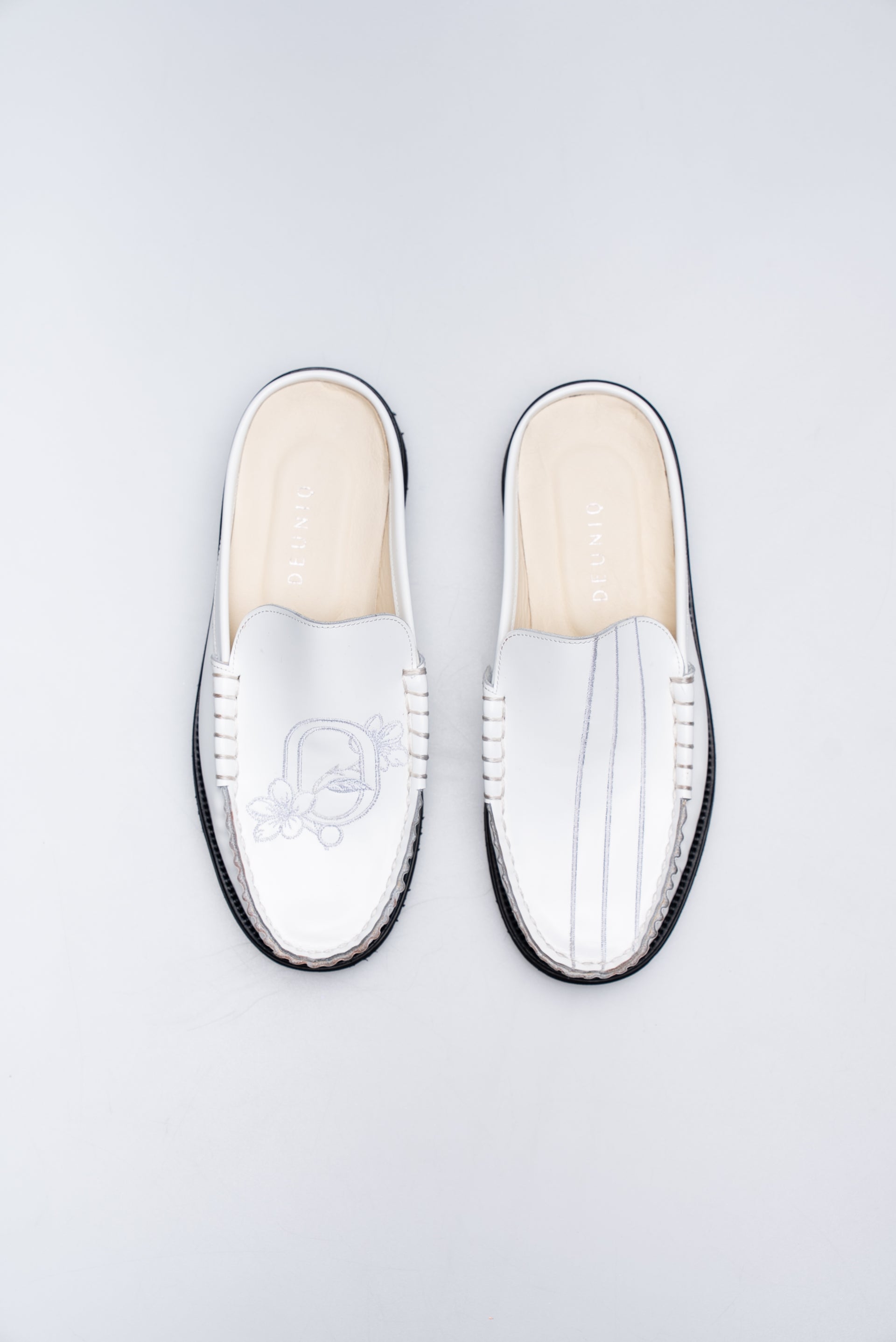 PAREL EMBROIDERED WHITE LOAFER MULE