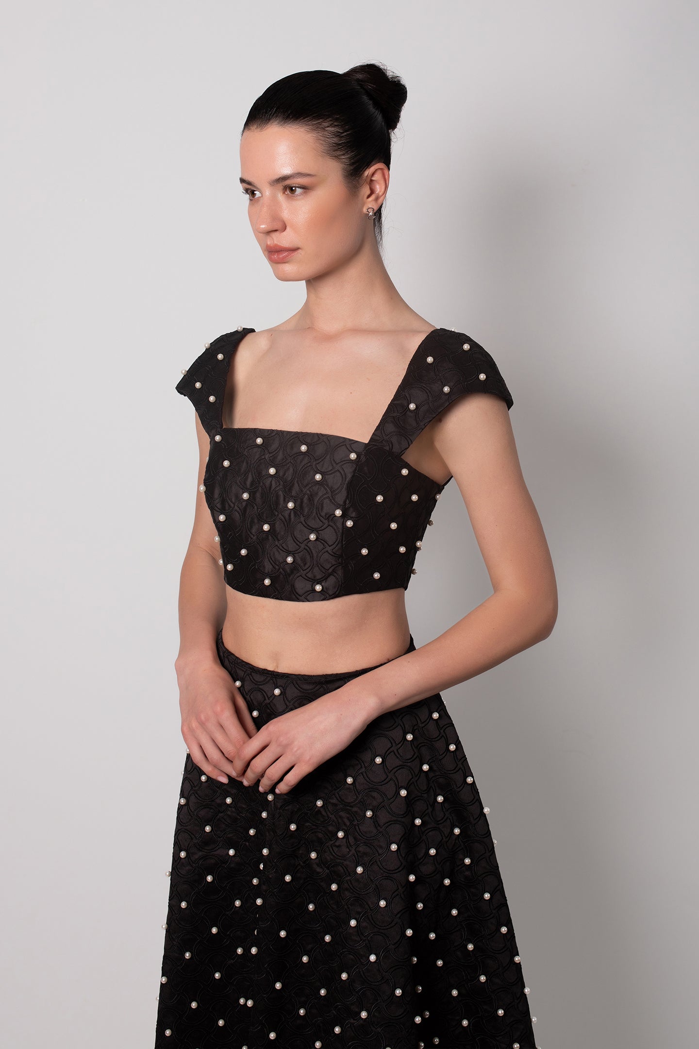 SHANTUNG SLEEVE DETAILED BLACK BUSTIER WITH PEARLS