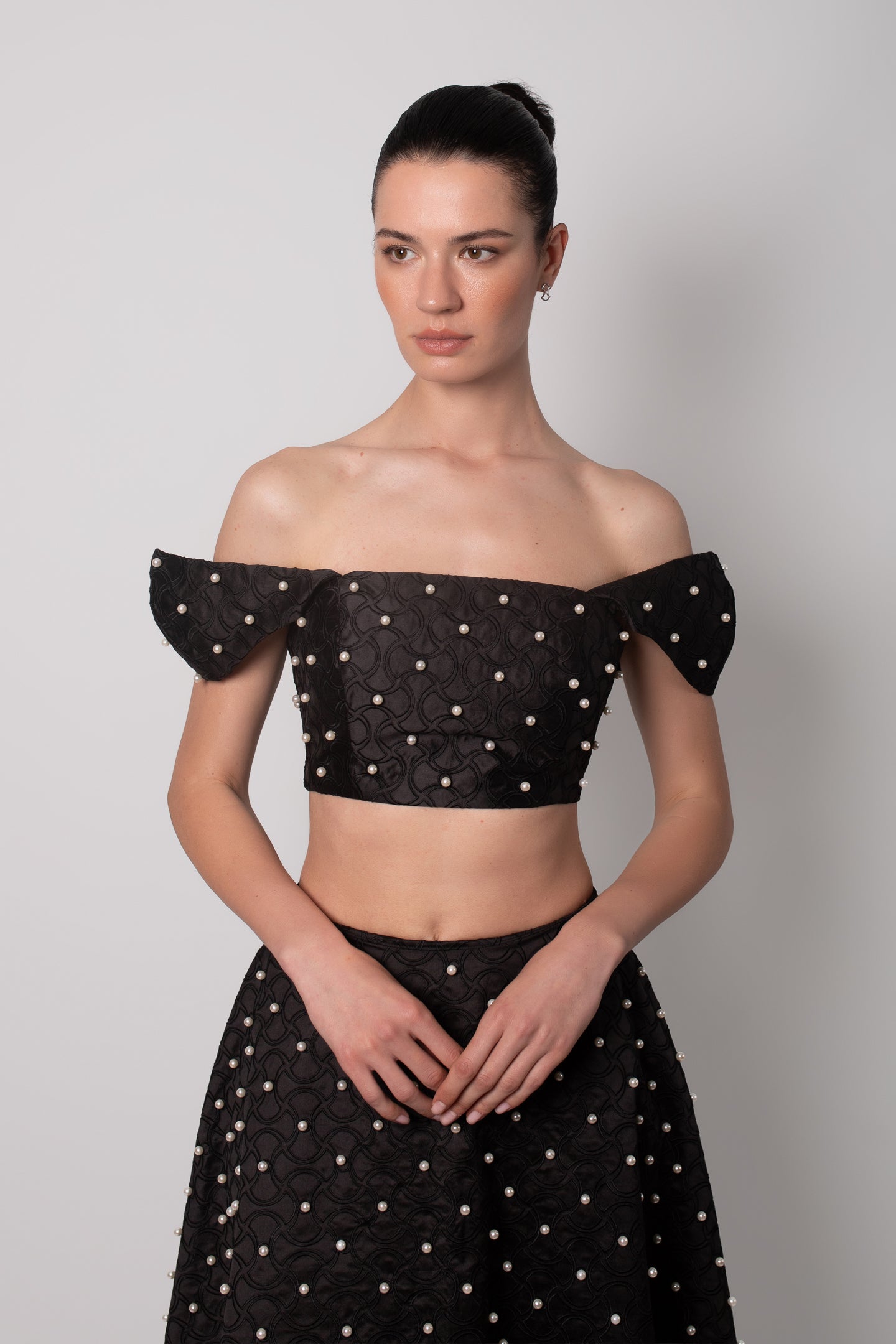 SHANTUNG SLEEVE DETAILED BLACK BUSTIER WITH PEARLS