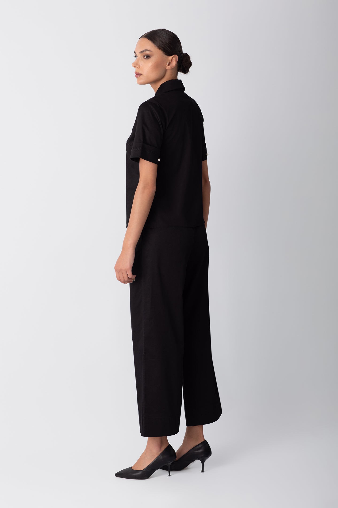 SLEEVE AND BUTTONED DETAILED BROUDED POPLIN BLACK SHIRT