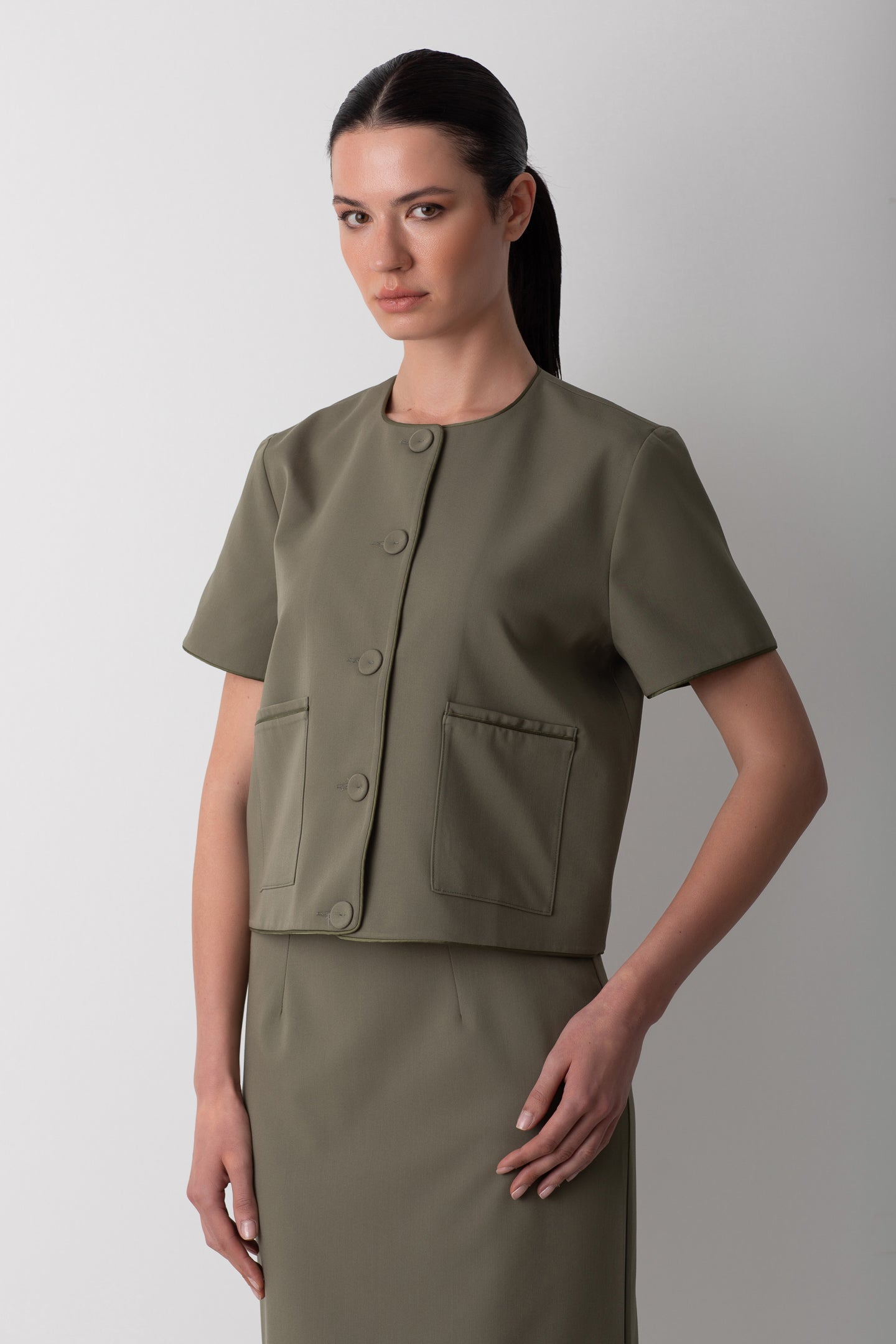 SHORT SLEEVE OIL GREEN JACKET