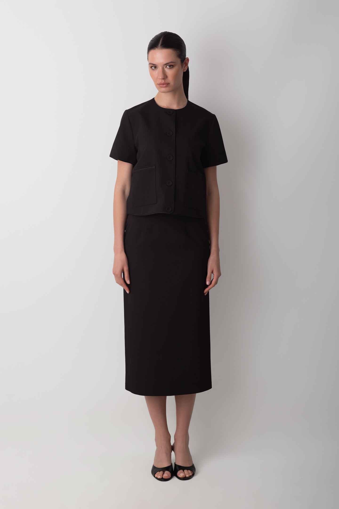 SLIT DETAILED BLACK MIDI TUBE SKIRT