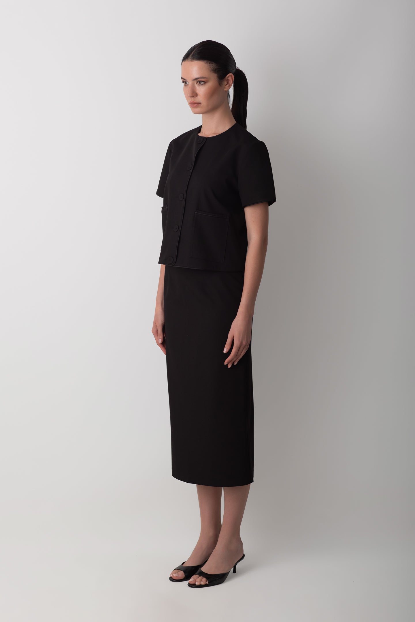 SLIT DETAILED BLACK MIDI TUBE SKIRT