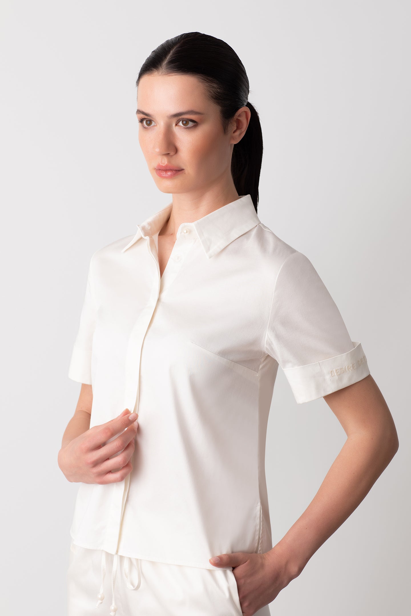 SLEEVE AND BUTTONED DETAILED BROUDED POPLIN WHITE SHIRT