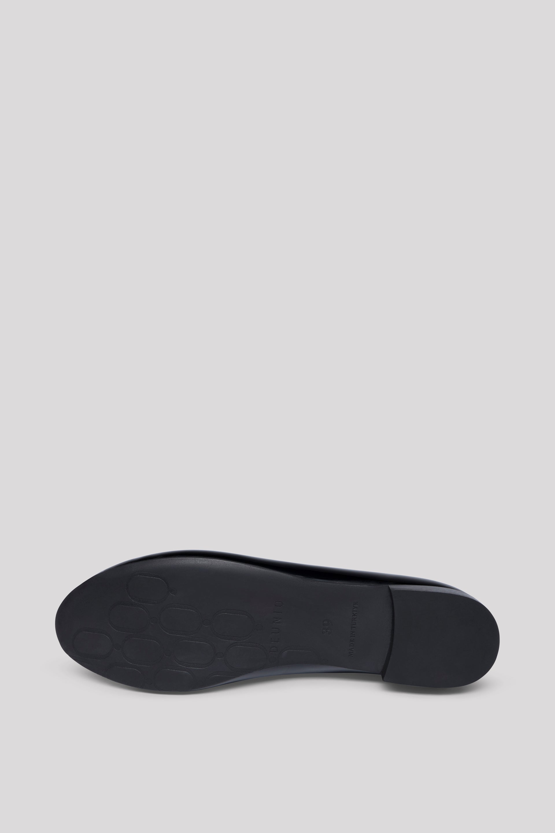 BLACK ROUND TOE BALLET FLATS