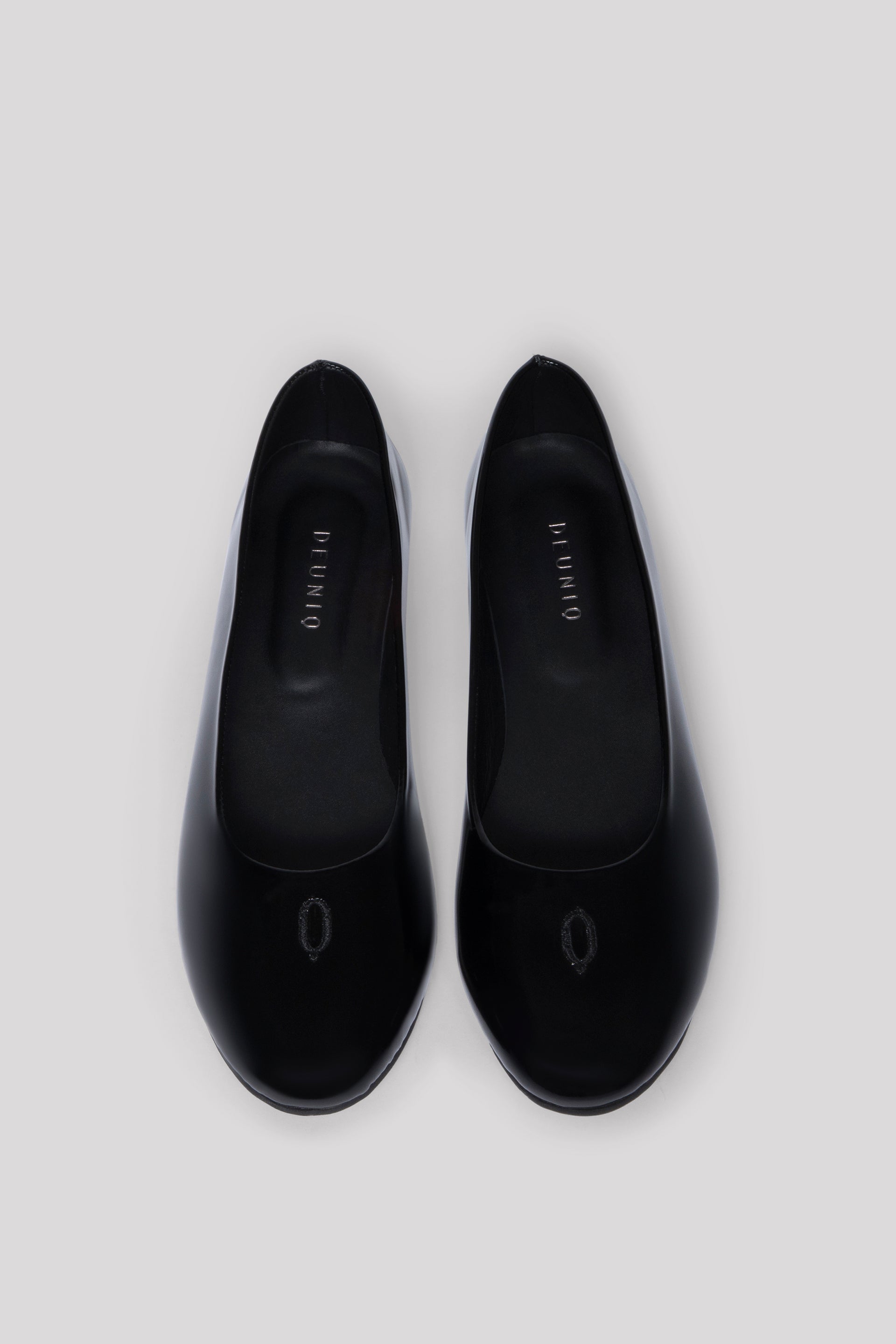 BLACK ROUND TOE BALLET FLATS